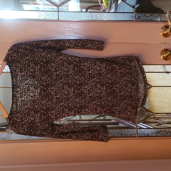 Vince Camuto Stretchy Blouse.  Pullovet Black and White Stripes Clingy. - Picture 3 of 3